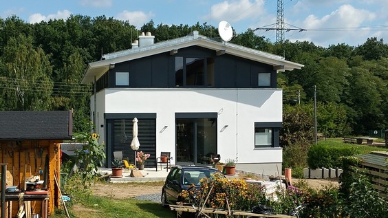 Doppelwohnhaus Dr. U., Radebeul - Wohnung I, Südgiebel mit Terrasse